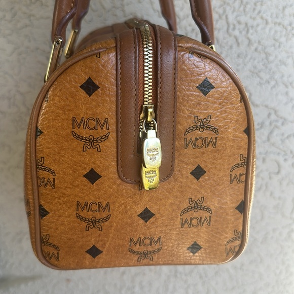 {VGUC} MCM monogram hand bag - Picture 15 of 15